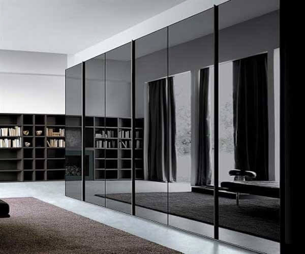 طراحی دکوراسیون خانه با آینه‌های دکوراتیو دودی و طلایی - وبسایت رابو