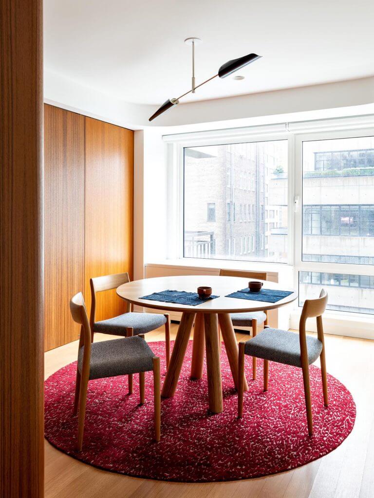 طراحی خلاقانه مکعب چوبی در دکوراسیون آپارتمانی مدرن - وبسایت مبلمان رابو